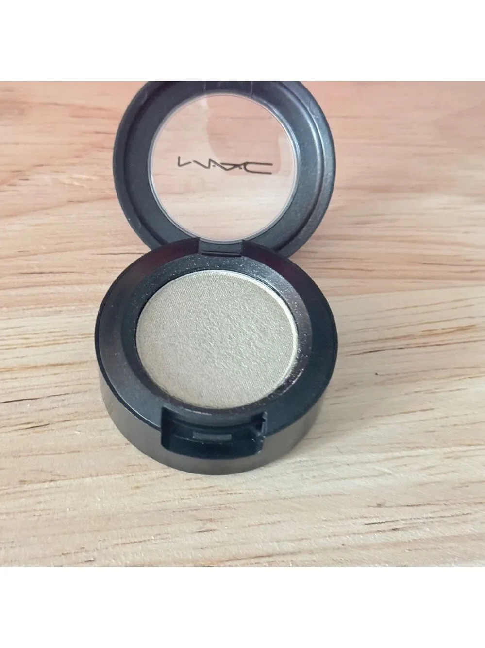 Mac Frost Eye Shadow Vex
